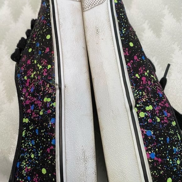 Airwalk sneakers in black with multi color splatter pattern Size 7 - Picture 4 of 7